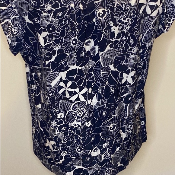 Banana Republic Black and White Graphic Cap Sleeve Blouse - Picture 7 of 7